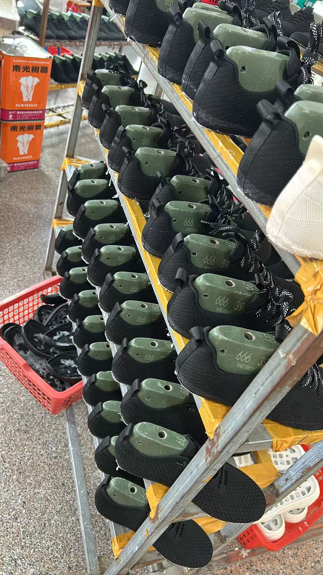Footwear batch checking and sorting before packing